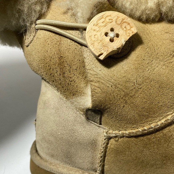 Ugg Pre-Owned Women's Bailey Button I| Sand Boots size 7 - Picture 5 of 9